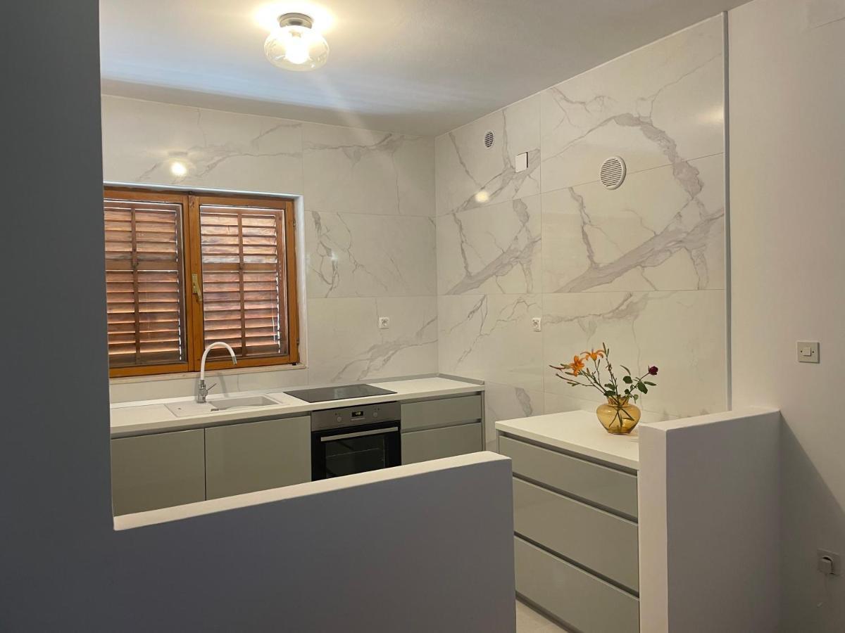 Six Bedroom Holiday Home Matea Ploce  Bagian luar foto