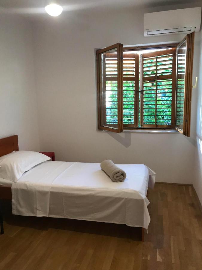 Six Bedroom Holiday Home Matea Ploce  Bagian luar foto