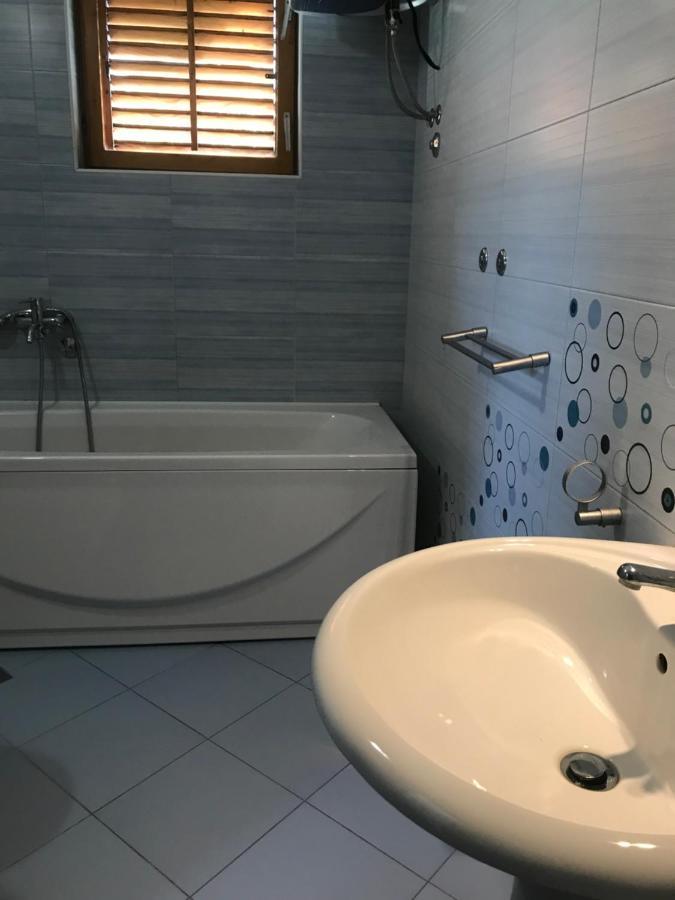 Six Bedroom Holiday Home Matea Ploce  Bagian luar foto