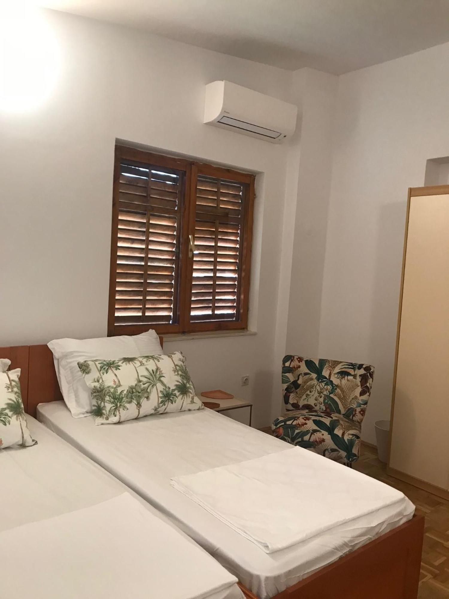 Six Bedroom Holiday Home Matea Ploce  Bagian luar foto