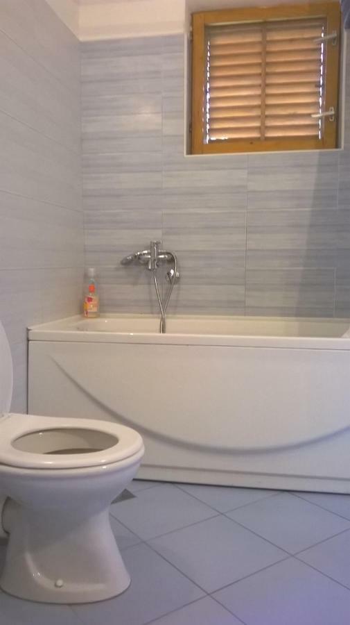 Six Bedroom Holiday Home Matea Ploce  Bagian luar foto